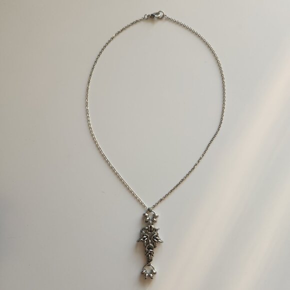 Gothic medieval witch chainmaille necklace with a small silver chain - Picture 8 of 9